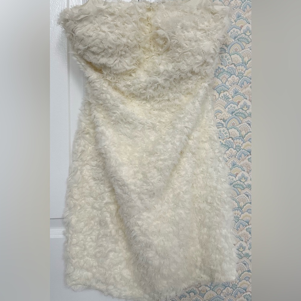 ⚡️Summer Sale ⚡️
Bebe Ivory Strapless Floral Textured Cocktail